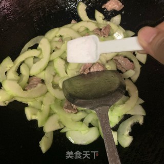 黄瓜炒瘦肉的做法步骤：6