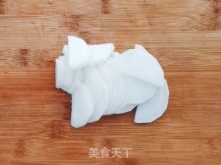 萝卜蒸腊肠的做法步骤：1
