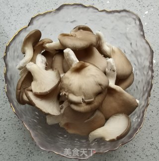 椒盐蘑菇的做法步骤：1