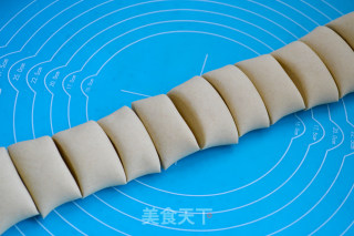 一次发酵——青稞苦荞荷叶饼的做法步骤：4