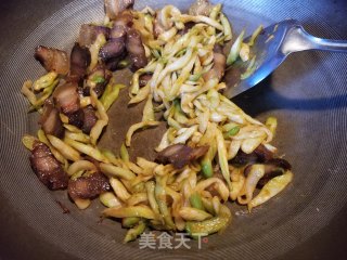 腊肉炒榨菜的做法步骤：5