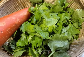 芹菜叶蒸胡萝卜的做法步骤：1