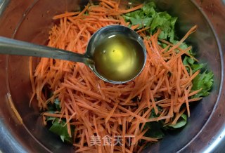 芹菜叶蒸胡萝卜的做法步骤：6