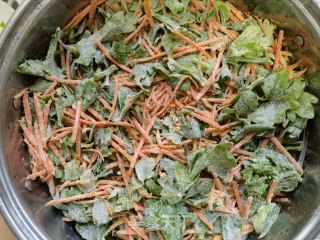 芹菜叶蒸胡萝卜的做法步骤：10