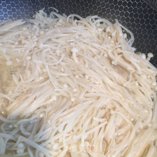 荷包蛋烧金针菇的做法步骤：7