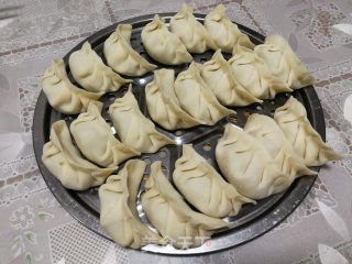 荠菜春笋鲜肉煎饺的做法步骤：6