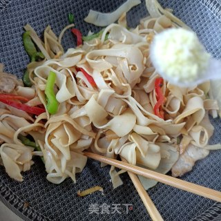 五花肉焖笋干的做法步骤：12