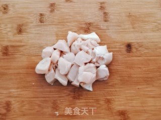 土豆烧鸡胸肉的做法步骤：1