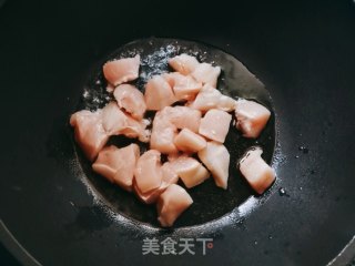 土豆烧鸡胸肉的做法步骤：3