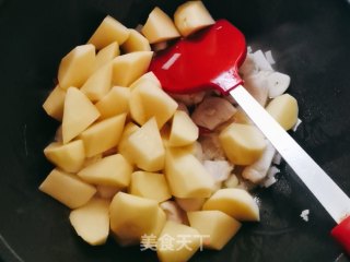 土豆烧鸡胸肉的做法步骤：5