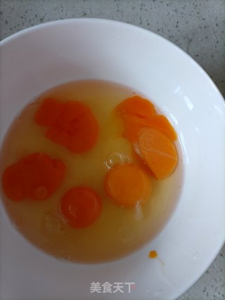 灯笼椒虾皮煎鸡蛋的做法步骤：2