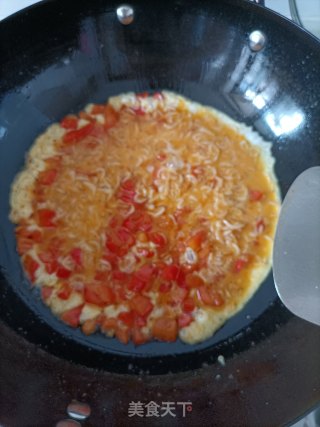 灯笼椒虾皮煎鸡蛋的做法步骤：6