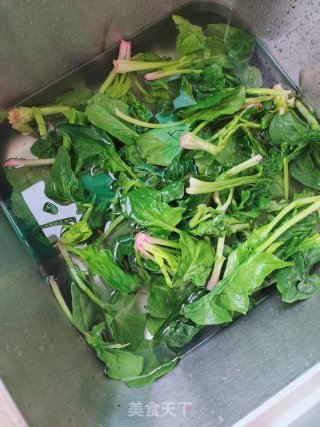 山药菠菜鸡蛋汤的做法步骤：1