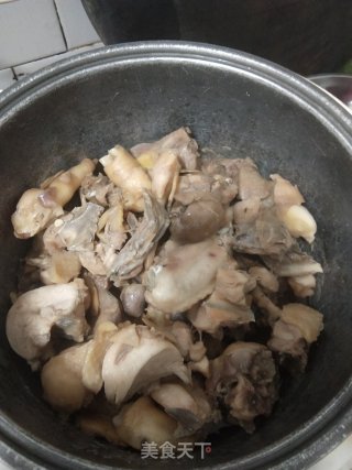 电饭煲包围了鸡????的做法步骤：4