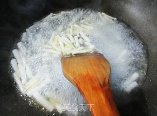小虾米海鲜菇樱玉豆腐汤的做法步骤：4