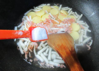 小虾米海鲜菇樱玉豆腐汤的做法步骤：6