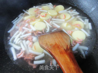 小虾米海鲜菇樱玉豆腐汤的做法步骤：7