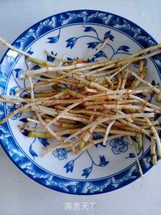 凉拌折耳根的做法步骤：1