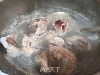 筒骨萝卜汤的做法步骤：1