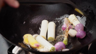五香卤牛肉的做法步骤：6