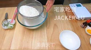 牛奶蛋黄小饼干，零失败高颜值，追剧小零食，一口一个，制作简单。的做法步骤：4