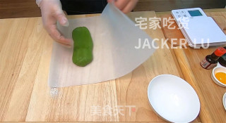 牛奶蛋黄小饼干，零失败高颜值，追剧小零食，一口一个，制作简单。的做法步骤：6