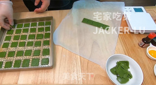 牛奶蛋黄小饼干，零失败高颜值，追剧小零食，一口一个，制作简单。的做法步骤：9