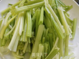 鸭肉炒芹菜的做法步骤：4