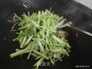 鸭肉炒芹菜的做法步骤：9