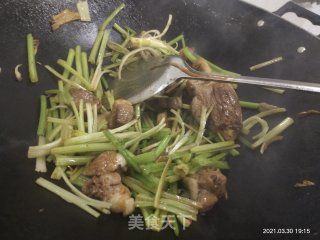 鸭肉炒芹菜的做法步骤：10