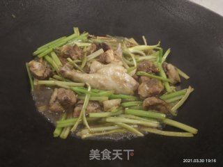 鸭肉炒芹菜的做法步骤：11