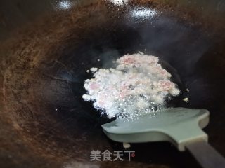 地皮菌肉末汤的做法步骤：1