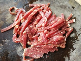 甜豆角炒牛柳的做法步骤：1