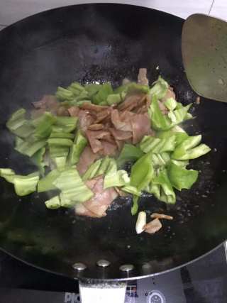 青椒炒培根肉的做法步骤：4