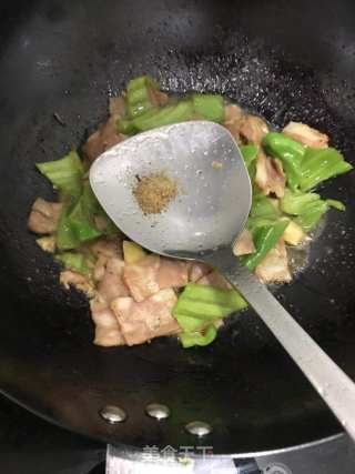 青椒炒培根肉的做法步骤：5