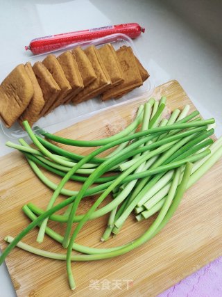 香干炒三丁的做法步骤：1
