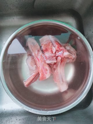松茸排骨汤的做法步骤：4