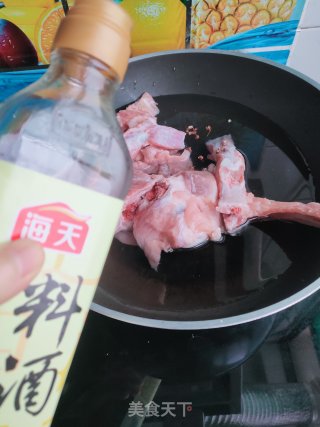 松茸排骨汤的做法步骤：5