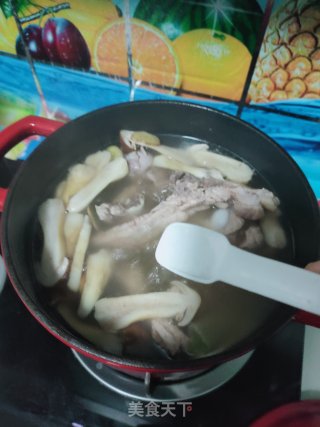 松茸排骨汤的做法步骤：12