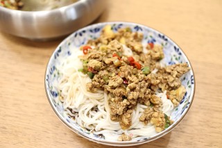 鸡蛋酱油面的做法步骤：14