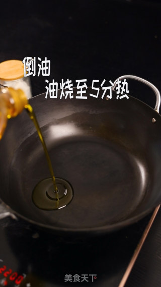 家常菜：辣椒炒荷包蛋~的做法步骤：2