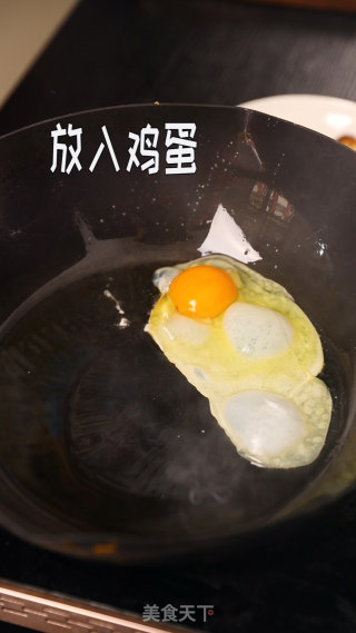 家常菜：辣椒炒荷包蛋~的做法步骤：3