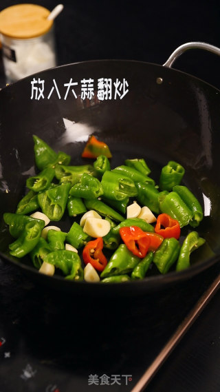 家常菜：辣椒炒荷包蛋~的做法步骤：5