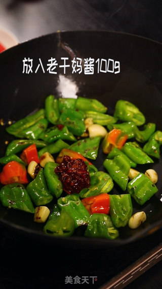 家常菜：辣椒炒荷包蛋~的做法步骤：7