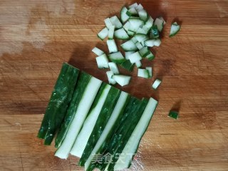 牛肉粒炒饭的做法步骤：1