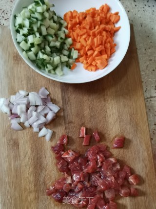 牛肉粒炒饭的做法步骤：2