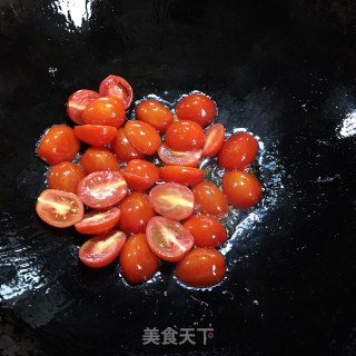 圣女果炒鸡蛋的做法步骤：4