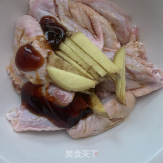 咸蛋黄焗鸡翅的做法步骤：2