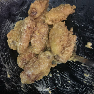 咸蛋黄焗鸡翅的做法步骤：9