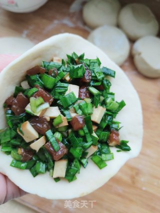 香干韭菜肉煎包的做法步骤：10
